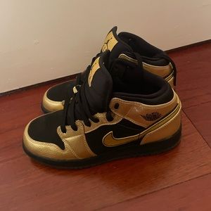 Jordan 1’s mid gold coin